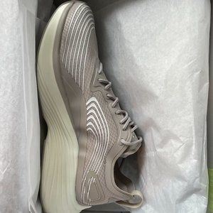 NEW APL Streamline Sneakers Size 9 Clay/White